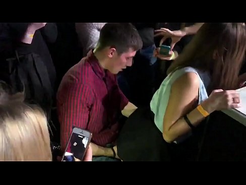 ❤️ په روسیه کې د شپې په کلب کې اصلي جنسیت. 18 کلنه روسی نجلۍ د مقعد او اندام په برخه کې په یوه نایټ کلب کې وهل ️❌  په ps.eggporncomics.ru